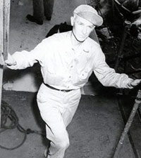 Ernie Pyle walks up the stairs.